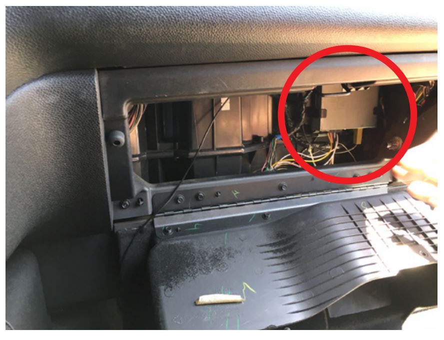 BTS-GM1X Bluetooth® Streaming for Select General Motors LAN 29-Bit Vehicles User Manual - Locate the factory XM tuner.