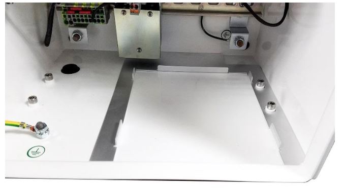 TSI 854036 Environmental DustTrak Rechargeable Battery System - Install the Battery Tray